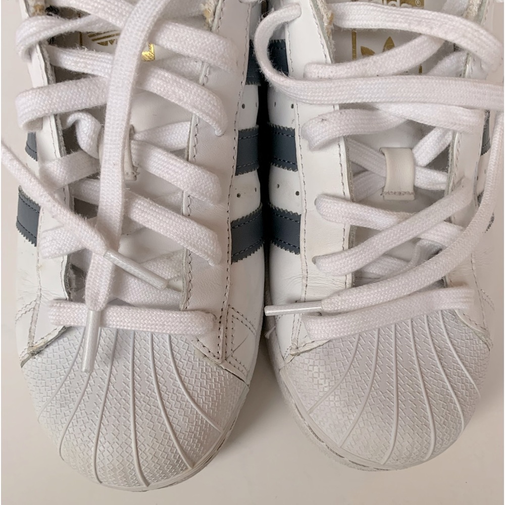 Adidas superstar shoe
